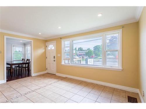 402 Guelph Line, Burlington, ON - Indoor Photo Showing Other Room