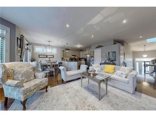 43 Oarsman Crescent, St. Catharines, ON - Indoor Photo Showing Living Room