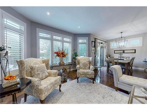 43 Oarsman Crescent, St. Catharines, ON - Indoor Photo Showing Living Room