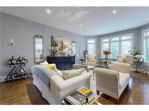 43 Oarsman Crescent, St. Catharines, ON - Indoor Photo Showing Living Room