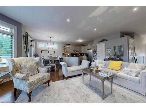 43 Oarsman Crescent, St. Catharines, ON - Indoor Photo Showing Living Room