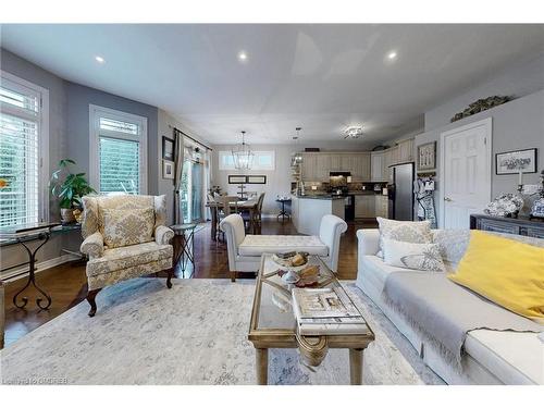 43 Oarsman Crescent, St. Catharines, ON - Indoor Photo Showing Living Room