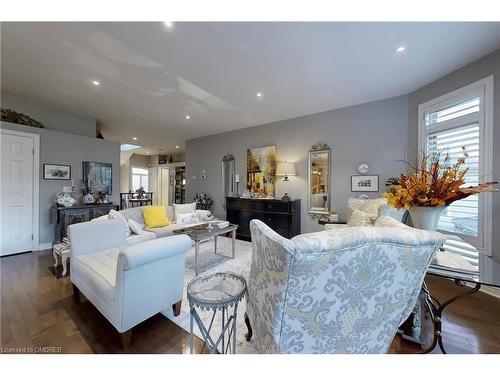 43 Oarsman Crescent, St. Catharines, ON - Indoor Photo Showing Living Room