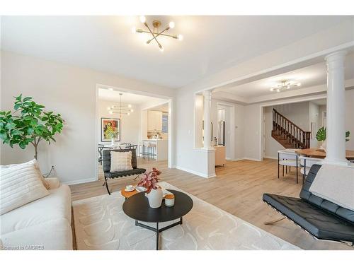 137 Willet Terrace, Milton, ON - Indoor Photo Showing Living Room