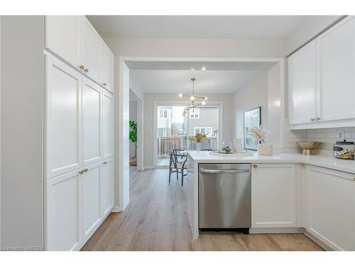 137 Willet Terrace, Milton, ON - Indoor Photo Showing Kitchen