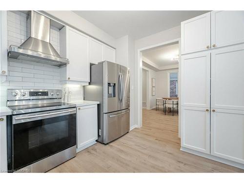 137 Willet Terrace, Milton, ON - Indoor Photo Showing Kitchen