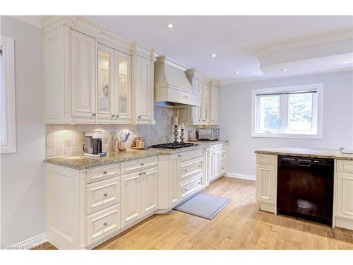 2116 Munn'S Avenue, Oakville, ON - Indoor Photo Showing Kitchen