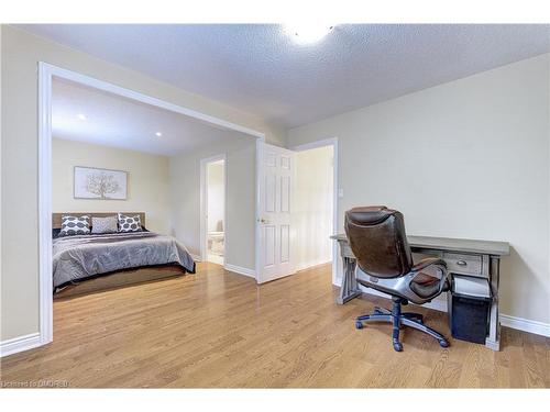 2116 Munn'S Avenue, Oakville, ON - Indoor Photo Showing Bedroom