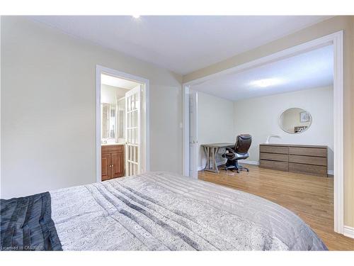 2116 Munn'S Avenue, Oakville, ON - Indoor Photo Showing Bedroom