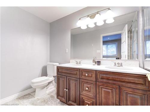 2116 Munn'S Avenue, Oakville, ON - Indoor Photo Showing Bathroom