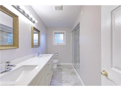 2116 Munn'S Avenue, Oakville, ON - Indoor Photo Showing Bathroom