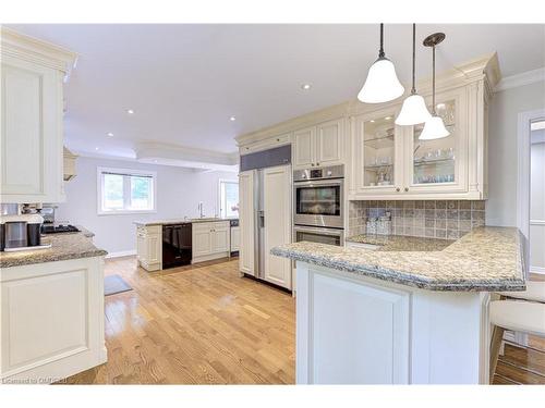 2116 Munn'S Avenue, Oakville, ON - Indoor Photo Showing Kitchen With Upgraded Kitchen