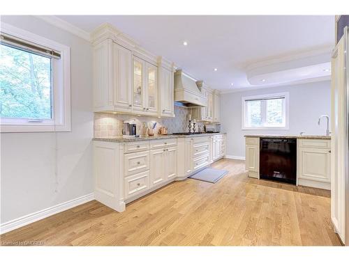 2116 Munn'S Avenue, Oakville, ON - Indoor Photo Showing Kitchen