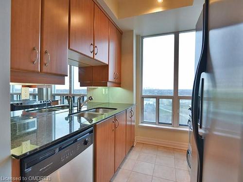 1514-2083 Lake Shore Boulevard W, Toronto, ON - Indoor Photo Showing Kitchen With Double Sink