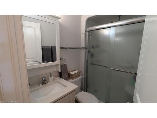 90 Robert Peel Road, Kitchener, ON - Indoor Photo Showing Bathroom