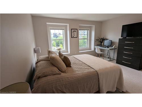 90 Robert Peel Road, Kitchener, ON - Indoor Photo Showing Bedroom