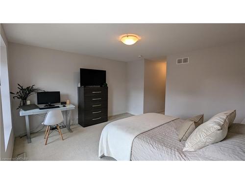 90 Robert Peel Road, Kitchener, ON - Indoor Photo Showing Bedroom