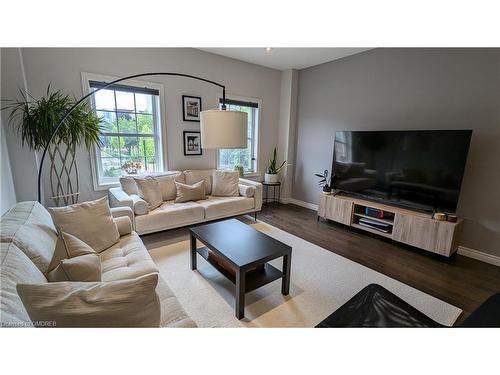 90 Robert Peel Road, Kitchener, ON - Indoor Photo Showing Living Room