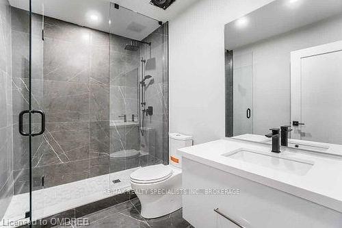 1404 Wren Avenue, Oakville, ON - Indoor Photo Showing Bathroom