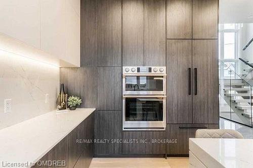 1404 Wren Avenue, Oakville, ON - Indoor Photo Showing Kitchen