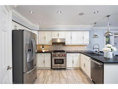 1209 Bowman Drive, Oakville, ON - Indoor Photo Showing Kitchen With Double Sink With Upgraded Kitchen