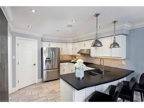 1209 Bowman Drive, Oakville, ON - Indoor Photo Showing Kitchen With Double Sink With Upgraded Kitchen