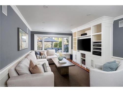 1209 Bowman Drive, Oakville, ON - Indoor Photo Showing Living Room