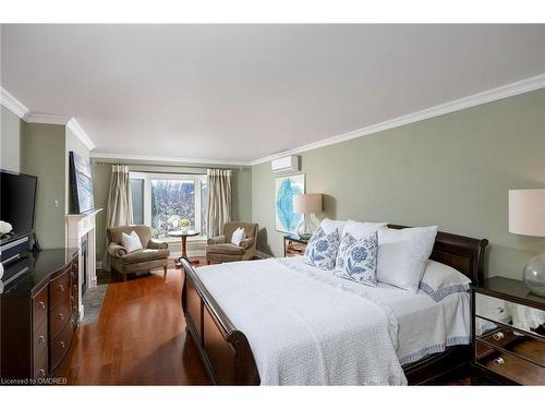 1209 Bowman Drive, Oakville, ON - Indoor Photo Showing Bedroom