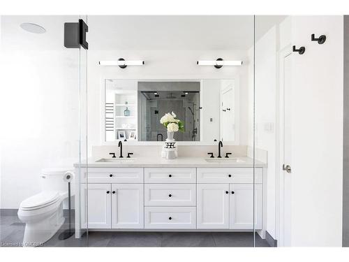 1209 Bowman Drive, Oakville, ON - Indoor Photo Showing Bathroom