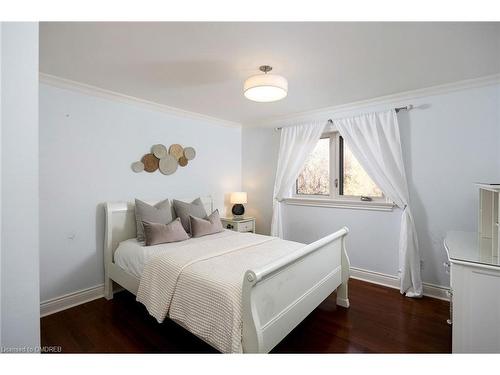 1209 Bowman Drive, Oakville, ON - Indoor Photo Showing Bedroom