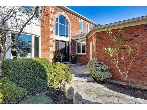 1209 Bowman Drive, Oakville, ON - Outdoor