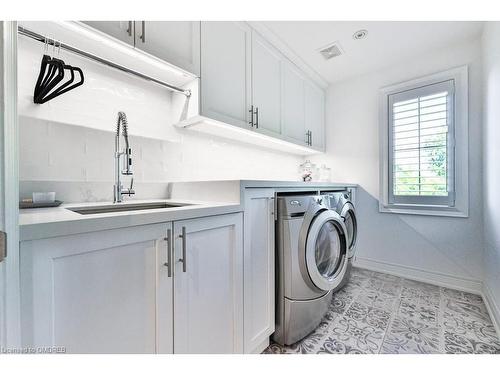 2355 Yolanda Drive, Oakville, ON - Indoor Photo Showing Laundry Room