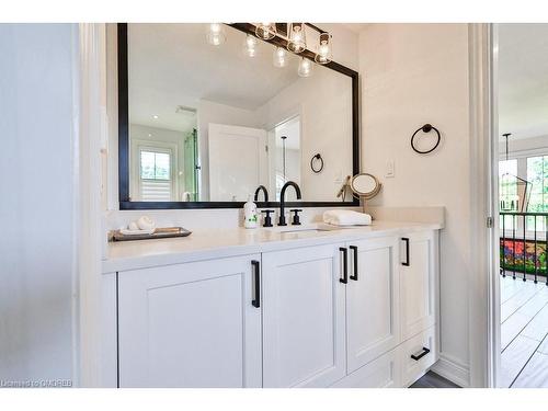 2355 Yolanda Drive, Oakville, ON - Indoor Photo Showing Bathroom