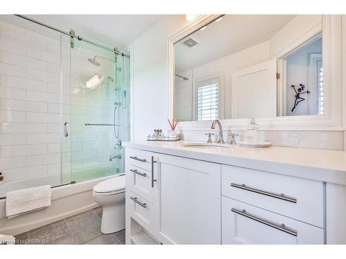 2355 Yolanda Drive, Oakville, ON - Indoor Photo Showing Bathroom