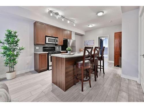 7-98 Carr Street, Toronto, ON - Indoor Photo Showing Kitchen