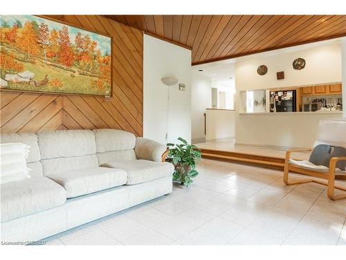 210 Radley Road, Mississauga, ON - Indoor Photo Showing Living Room