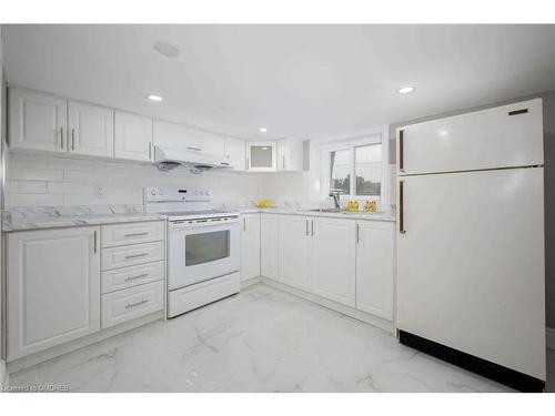 Lower-65 Nash Road N, Hamilton, ON - Indoor Photo Showing Kitchen