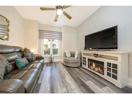 16 Case Street, Hamilton, ON - Indoor Photo Showing Living Room