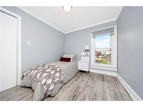 16 Case Street, Hamilton, ON - Indoor Photo Showing Bedroom