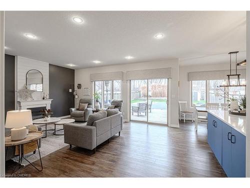 58 Mission Road, Brantford, ON - Indoor Photo Showing Living Room