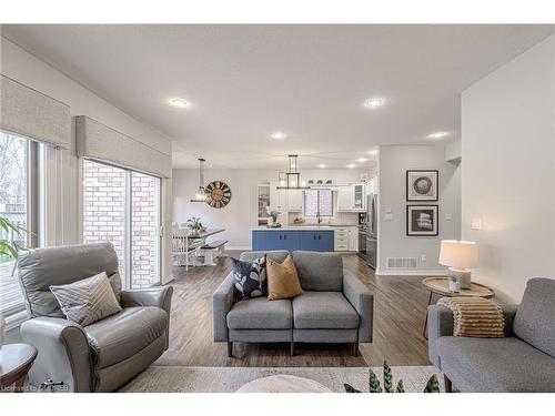 58 Mission Road, Brantford, ON - Indoor Photo Showing Living Room