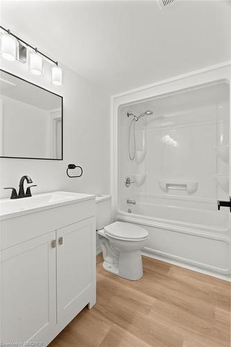 304-1479 Maple Avenue, Milton, ON - Indoor Photo Showing Bathroom