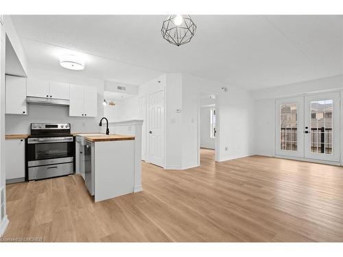 304-1479 Maple Avenue, Milton, ON - Indoor Photo Showing Kitchen