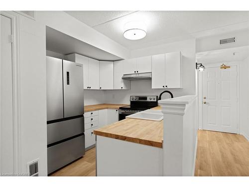 304-1479 Maple Avenue, Milton, ON - Indoor Photo Showing Kitchen