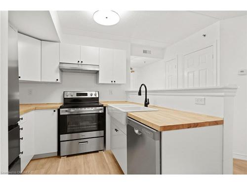 304-1479 Maple Avenue, Milton, ON - Indoor Photo Showing Kitchen