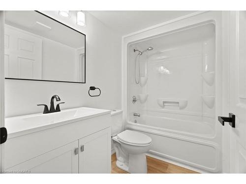 304-1479 Maple Avenue, Milton, ON - Indoor Photo Showing Bathroom