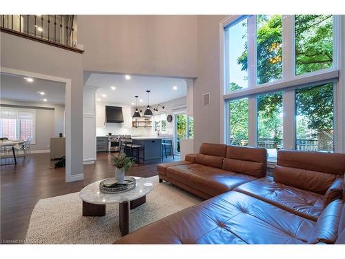 1621 Bayshire Drive, Oakville, ON - Indoor Photo Showing Living Room