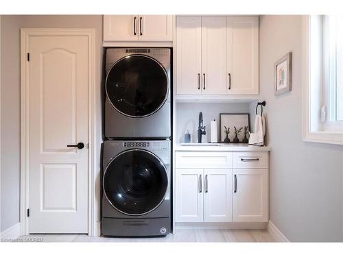 1621 Bayshire Drive, Oakville, ON - Indoor Photo Showing Laundry Room