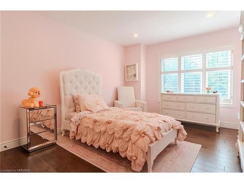 1621 Bayshire Drive, Oakville, ON - Indoor Photo Showing Bedroom