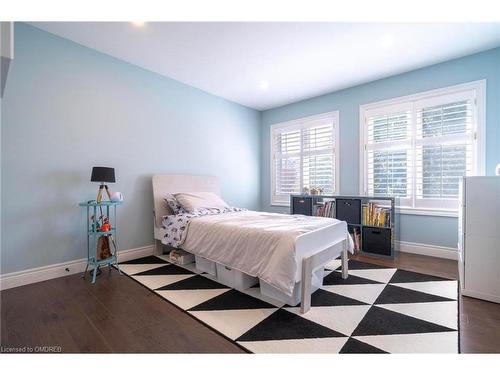 1621 Bayshire Drive, Oakville, ON - Indoor Photo Showing Bedroom